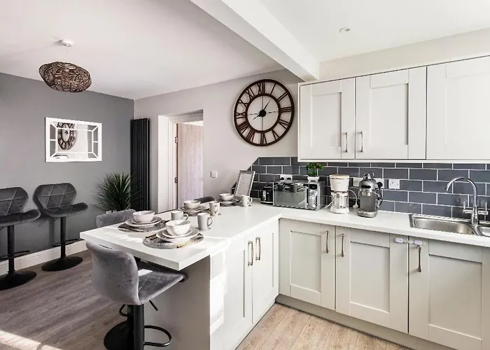 Luxury House 4 Ensuite Bedrooms, Free Parking ,Wifi