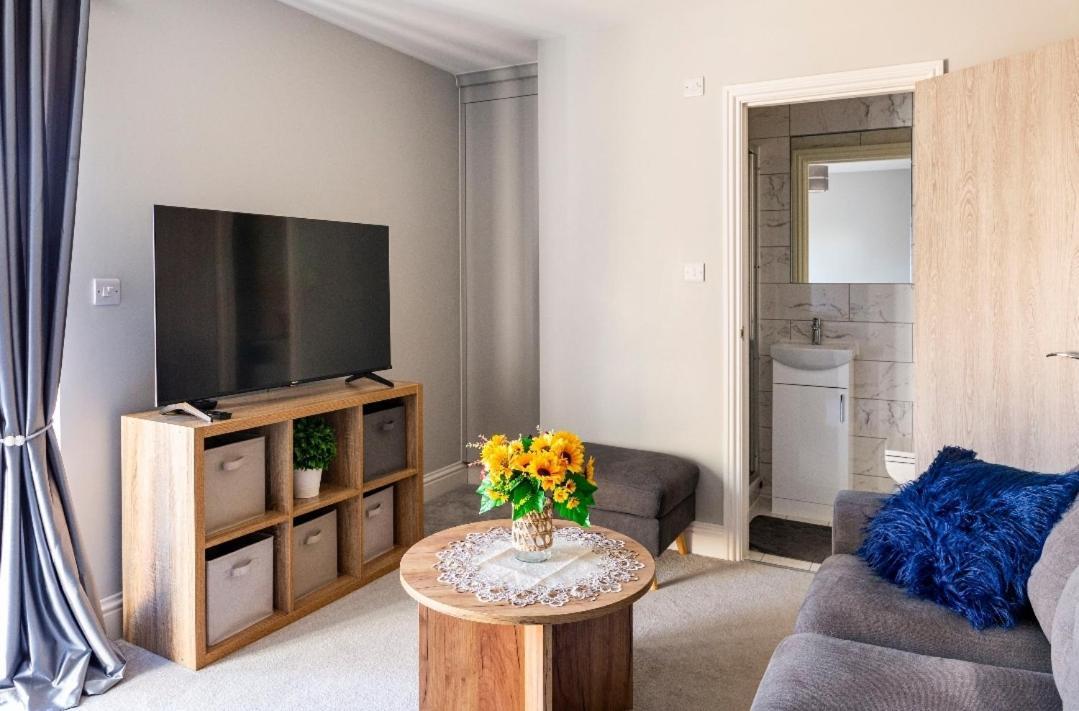 Vakantiehuis Luxury House 4 Ensuite Bedrooms, Free Parking ,wifi