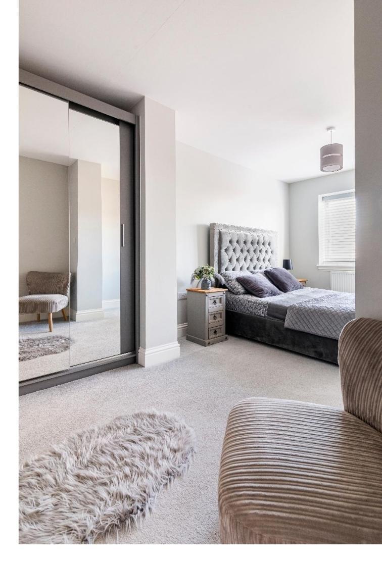 Vakantiehuis Luxury House 4 Ensuite Bedrooms, Free Parking ,wifi *