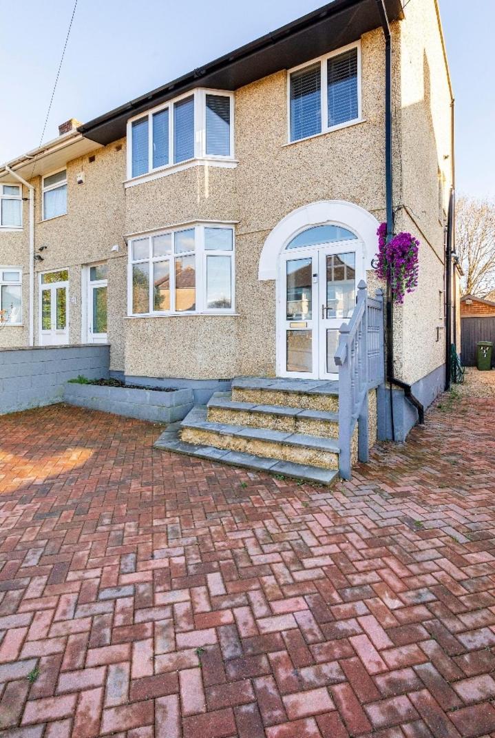Luxury House 4 Ensuite Bedrooms, Free Parking ,wifi *