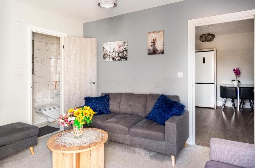 Vakantiehuis Luxury House 4 Ensuite Bedrooms, Free Parking ,wifi
