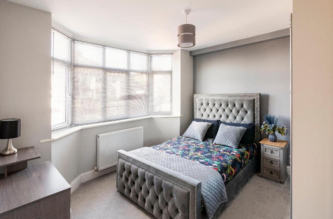 Luxury House 4 Ensuite Bedrooms, Free Parking ,wifi