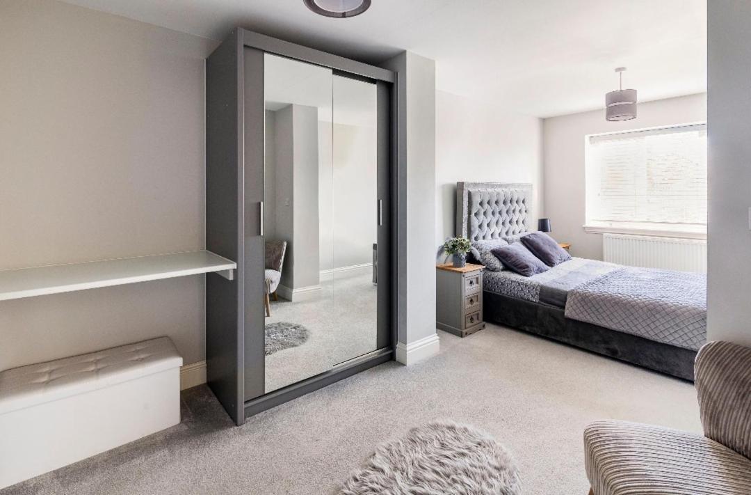 Luxury House 4 Ensuite Bedrooms, Free Parking ,wifi *